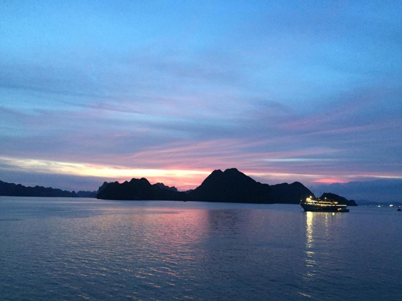 Отель Halong Lavender Cruises Халонг Экстерьер фото